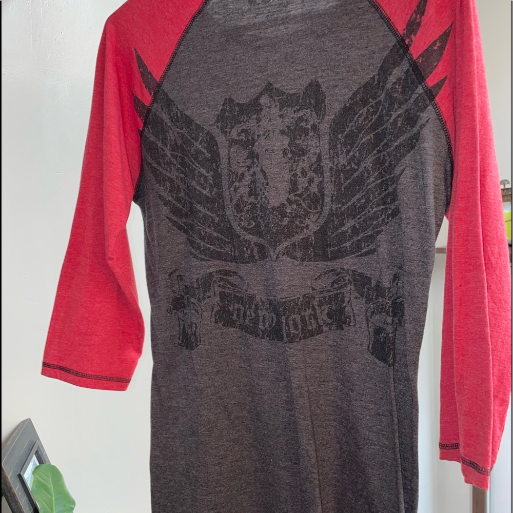 Mens medium 3/4 sleeve teeshirt. Soft, like new.